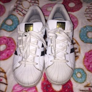 Adidas superstars 👟